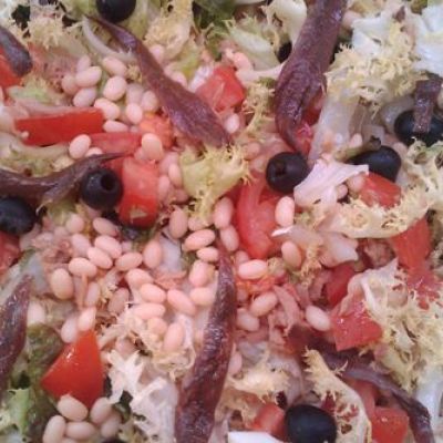 Amanida de peix i llegum