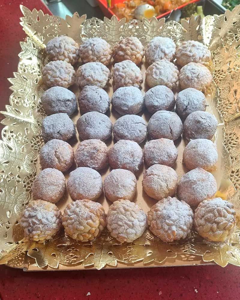 Panallets de pinyons, cítrics i xocolata