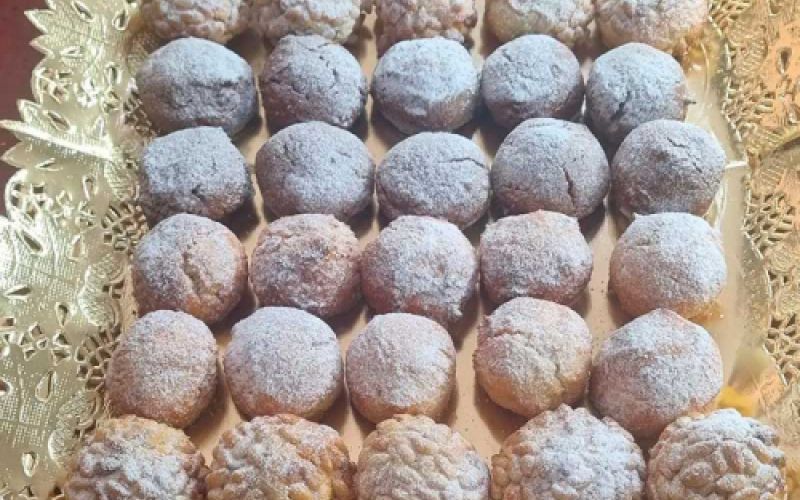 Panallets de piñones, cítricos y chocolate