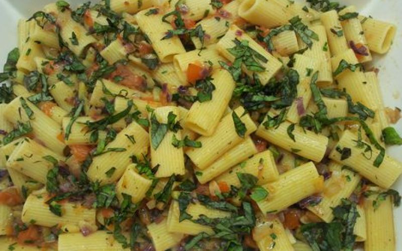 Macarrones con pesto