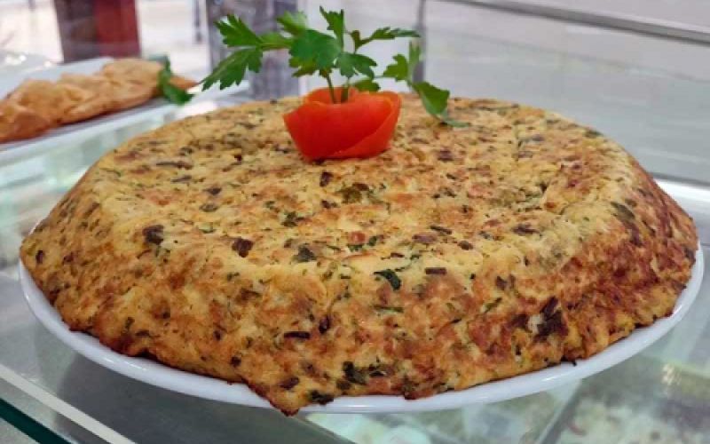 Tortilla de patatas, bacalao y cebolla