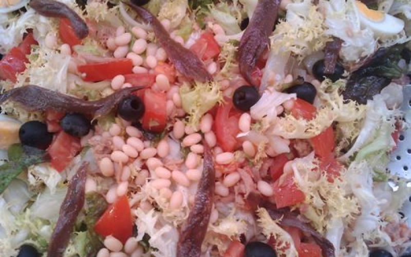 Ensalada de pescado y legumbre